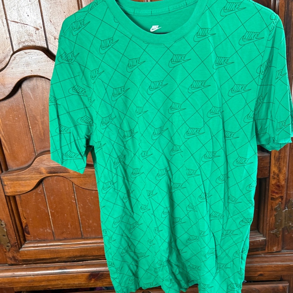 Nike Men's Graphic Green Tee